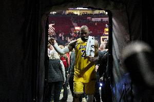 韦德体育官方网站-湖记：骑侠尼等队在观望詹姆斯是否会买断 湖人不会主动提