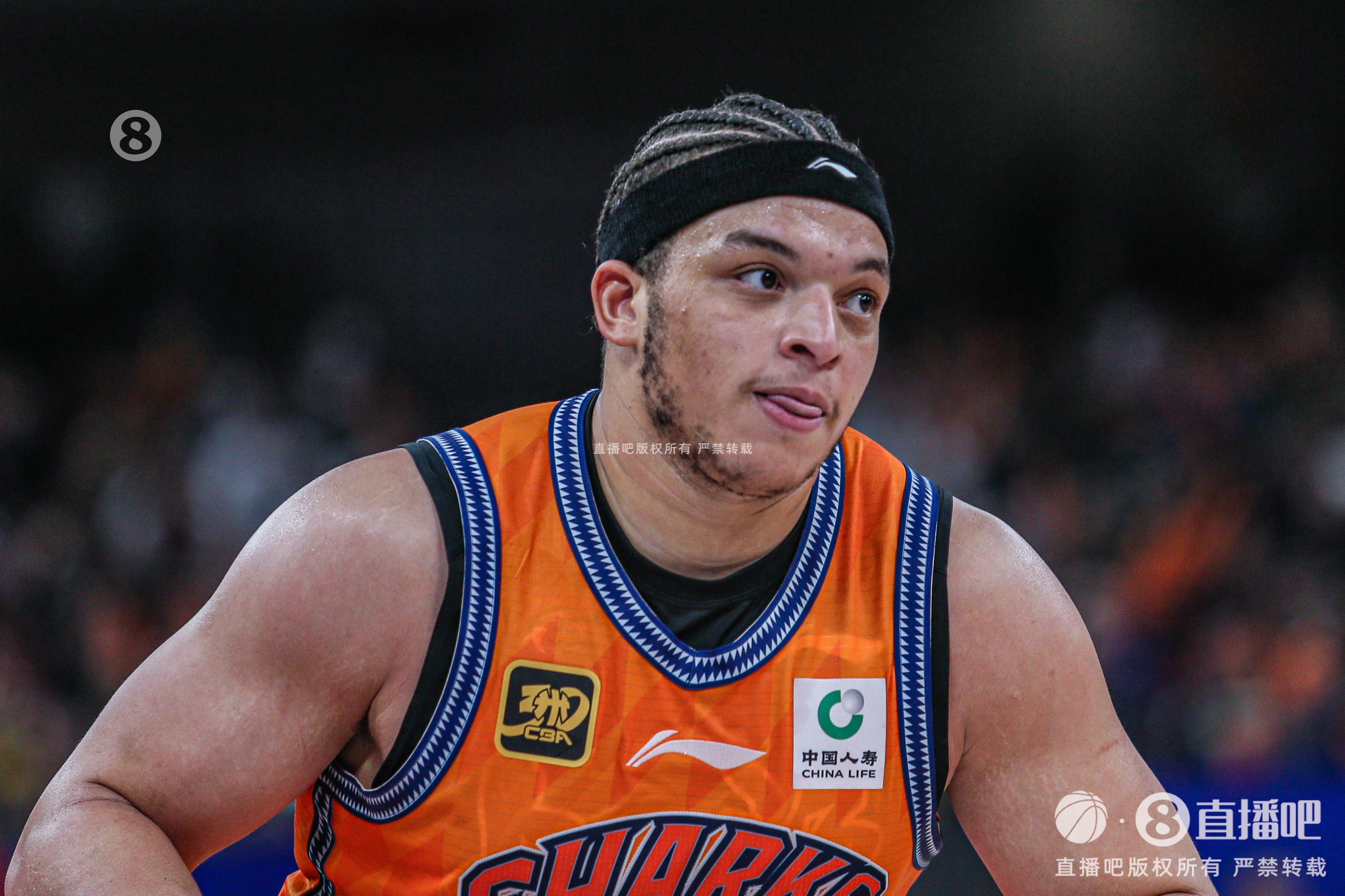 韦德体育平台-全能！小胖洛夫顿8中5得12分7板5助 另有3抢断1盖帽