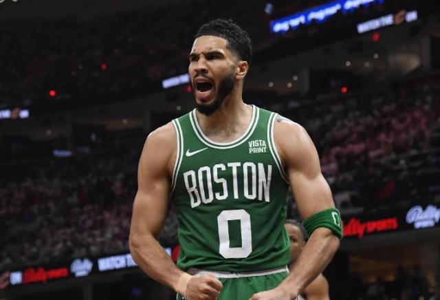 韦德体育-进攻内外结合防守强度拉满 绿军完美演绎冲冠公式